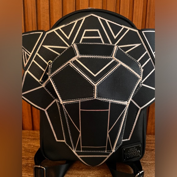 LOUNGEFLY MARVEL BLACK PANTHER WAKANDA FOREVER FIGURAL MINI BACKPACK, NWT - Picture 4 of 10